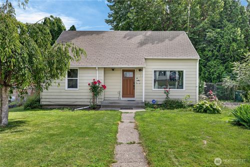 804 Crescent Dr, Grandview, WA, 98930-1520 | Card Image