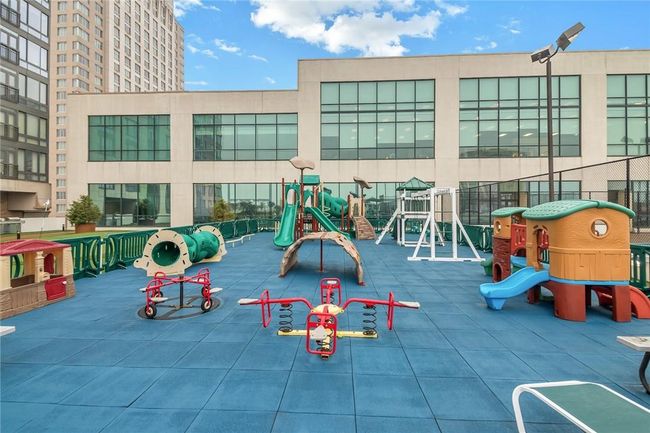 APT-17C - 10 City Pl, Condo with 2 bedrooms, 3 bathrooms and null parking in White Plains NY | Image 18