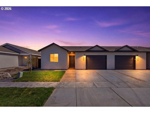 1054 Ne 10th Pl, Hermiston, OR, 97838-2041 | Card Image