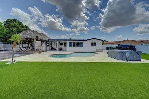 531 Nw 76th Ter, Pembroke Pines, FL, 33024-7036 | Card Image