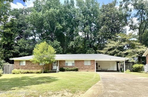30 Oakhurst Dr, Natchez, MS, 39120-3706 | Card Image