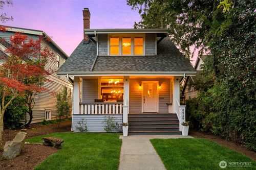 2529 Queen Anne Avenue N, Seattle, WA, 98109 | Card Image