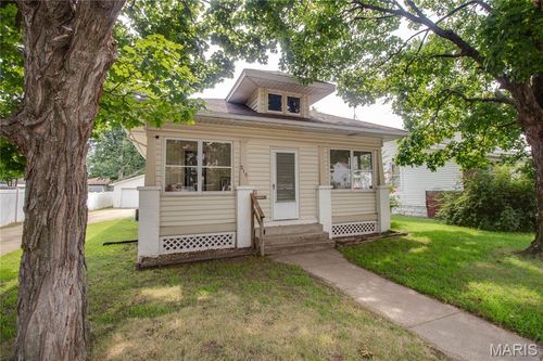 215 10th St, Wood River, IL, 62095-2433 | Card Image