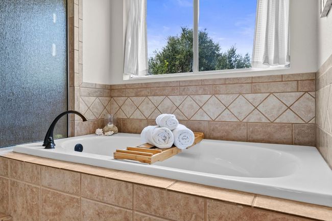 Complete with a jetted tub, separate shower, dual sinks, and a large walk-in closet | Image 18