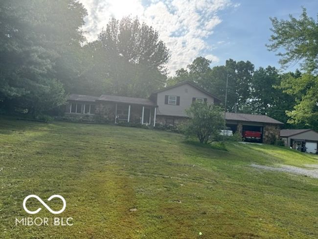 split level home featuring a front yard | Image 38