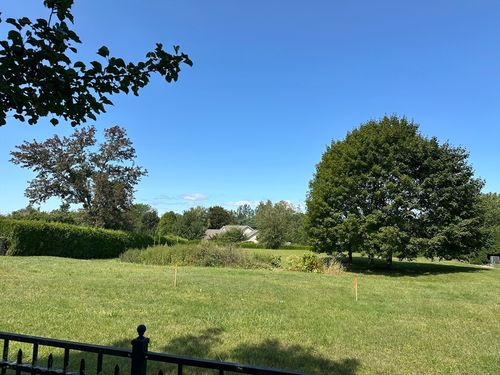 1 Spring Hill Rd, Dartmouth, MA, 02747-2707 | Card Image