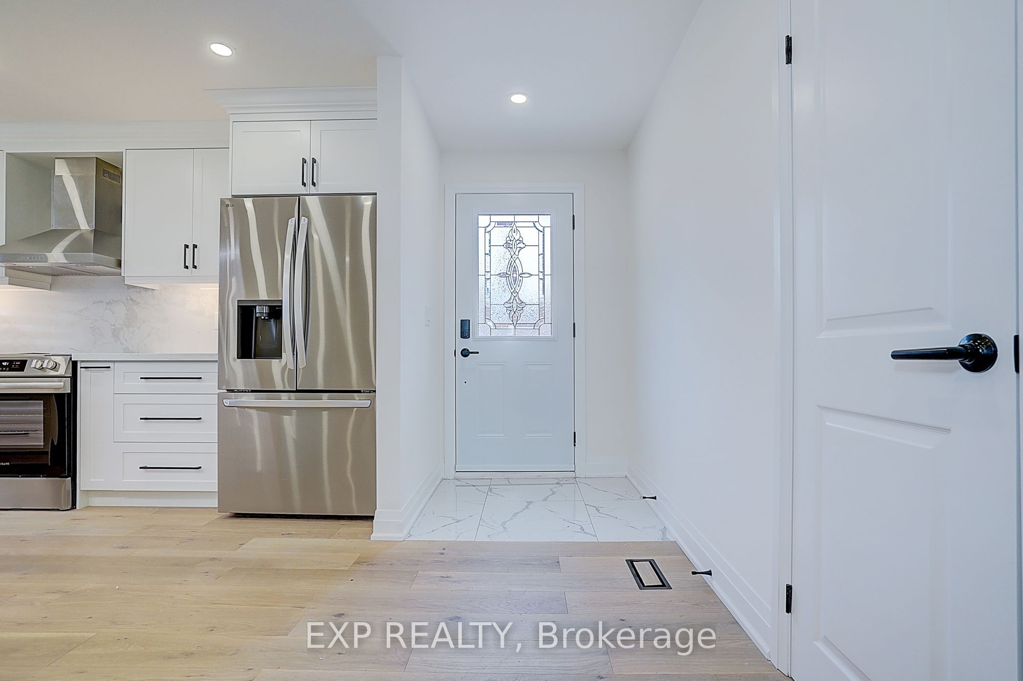 Residential Lease in Toronto E04 3