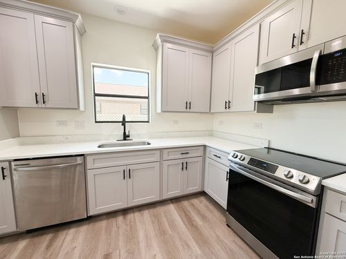 1121 Avenue K, Hondo, TX, 78861-1321 | Card Image