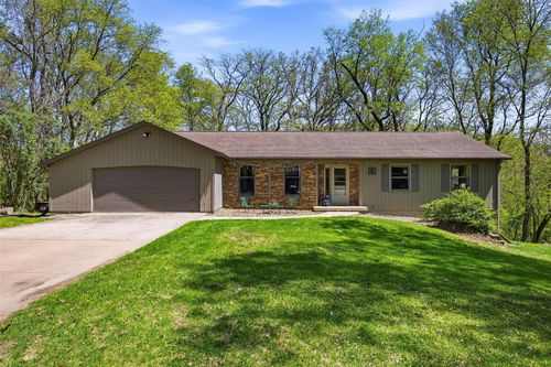 7 Westview Acres Ne, Iowa City, IA, 52240-9133 | Card Image