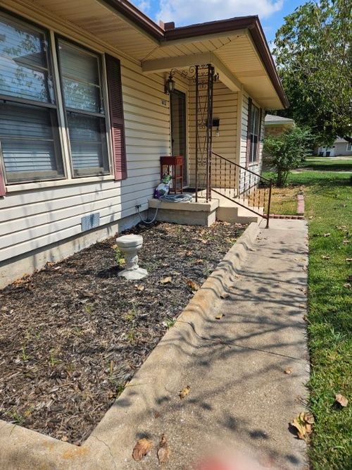 1402 Glendale St, Greenville, TX, 75401-2222 | Card Image