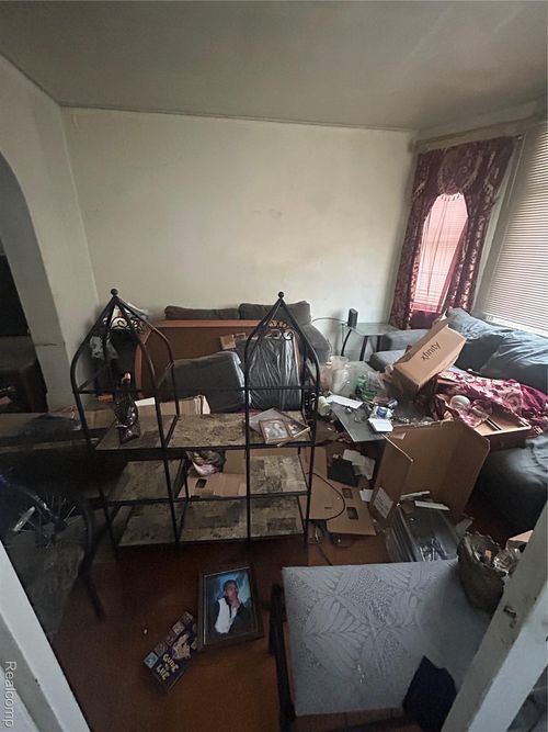 5541 Field St, Detroit, MI, 48213-2449 | Card Image