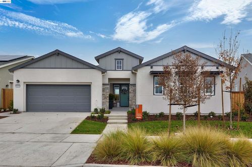 1371 Crescent Ave, Manteca, CA, 95336-8822 | Card Image