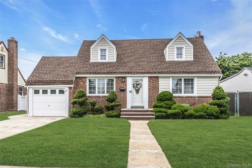 178 Guildford Ct, West Hempstead, NY, 11552-2212 | Card Image