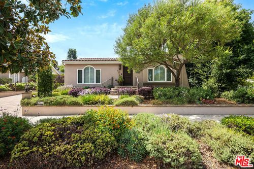 15452 Varden St, Sherman Oaks, CA, 91403-3814 | Card Image