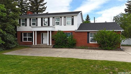 940 9th Ave Ne, Swift Current, SK, S9H2S9 | Card Image