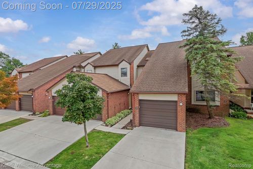 apt-104-6660 Ridgefield Cir, West Bloomfield, MI, 48322-3047 | Card Image