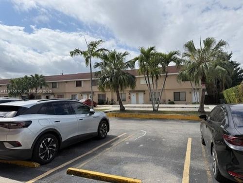 3-2-8360 Nw 8th St, Miami, FL, 33126 | Card Image