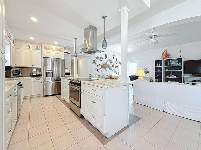 2593 W Vina Del Mar Blvd, House other with 3 bedrooms, 2 bathrooms and null parking in ST PETE BEACH FL | Image 9