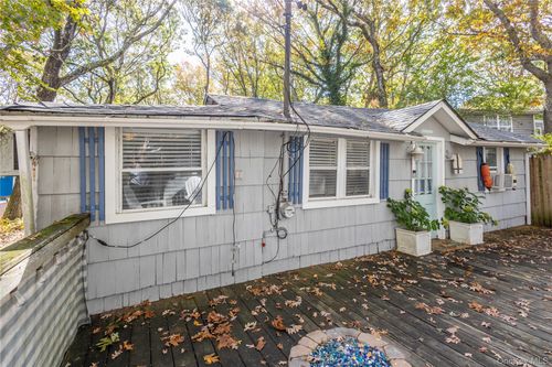 47 Woodcliff Trl, Calverton, NY, 11933-1249 | Card Image