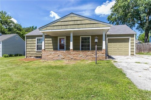 1306 W 29th St S, Independence, MO, 64052-3123 | Card Image
