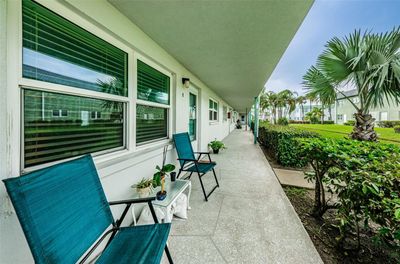 8 - 5267 81st Street N, Condo with 2 bedrooms, 1 bathrooms and null parking in St Petersburg FL | Image 2