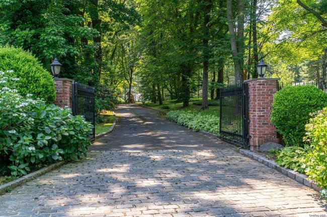 Two entry gates | Image 10