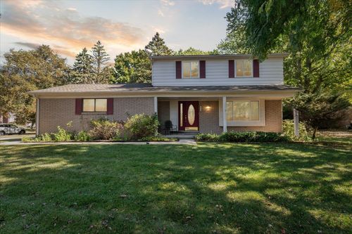 3896 Gate Dr, Troy, MI, 48083-5642 | Card Image