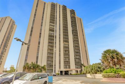 523 - 20301 W Country Club Dr, Condo with 2 bedrooms, 2 bathrooms and null parking in Aventura FL | Image 2