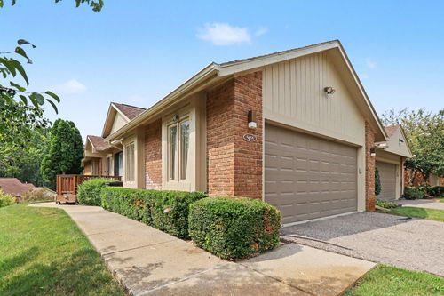 5655 Hillcrest Cir E, West Bloomfield, MI, 48322-1281 | Card Image
