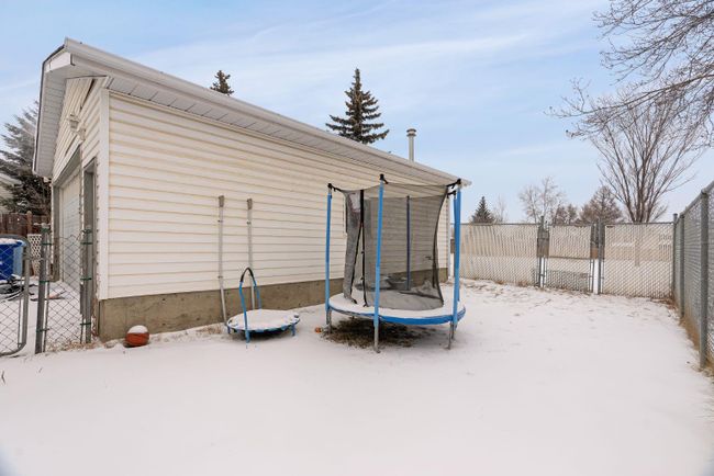 241 Bird Crescent, Home with 4 bedrooms, 2 bathrooms and 4 parking in Fort Mcmurray AB | Image 31