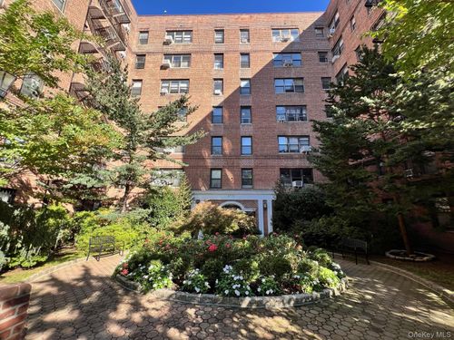 7e-67-35 Yellowstone Blvd, Forest Hills, NY, 11375-2681 | Card Image