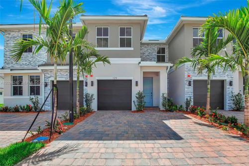 129 Sw 171st Way, Pembroke Pines, FL, 33027-1458 | Card Image