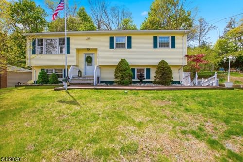 22 Holiday Dr, Hopatcong, NJ, 07843-1449 | Card Image