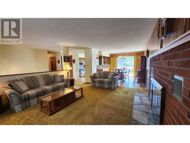 3900 Woodland Dr, House other with 3 bedrooms, 3 bathrooms and 3 parking in Trail BC | Image 5