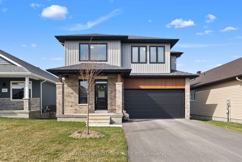 105 Seabert Dr, Arnprior, ON, K7S0K1 | Card Image