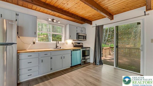 5015 Woodbridge Dr E, House other with 3 bedrooms, 2 bathrooms and null parking in Bushkill PA | Image 7