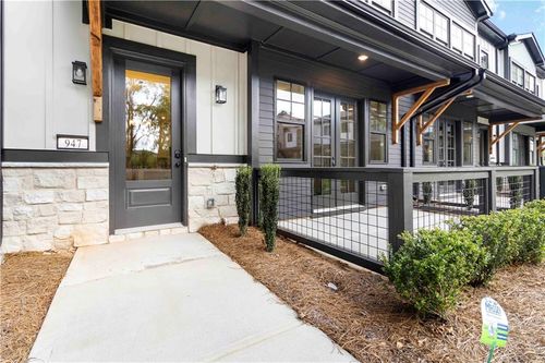 2-947 Willingham Dr, Hapeville, GA, 30354-1198 | Card Image