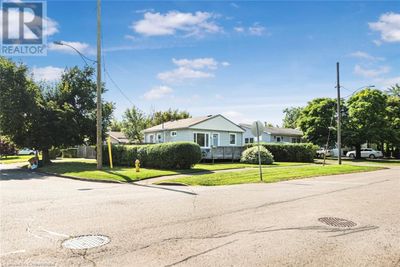 37 Powerview Ave, House other with 2 bedrooms, 1 bathrooms and 2 parking in St. Catharines ON | Image 2