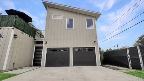 327 Jackson St, San Antonio, TX, 78212-5533 | Card Image