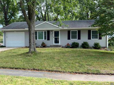 5105 Sw 32nd Ter, House other with 3 bedrooms, 2 bathrooms and null parking in Topeka KS | Image 2