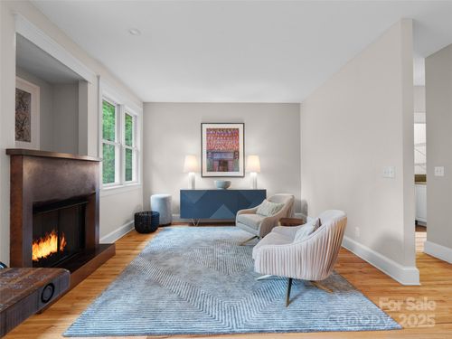 33 Village Pointe Ln, Asheville, NC, 28803-2761 | Card Image