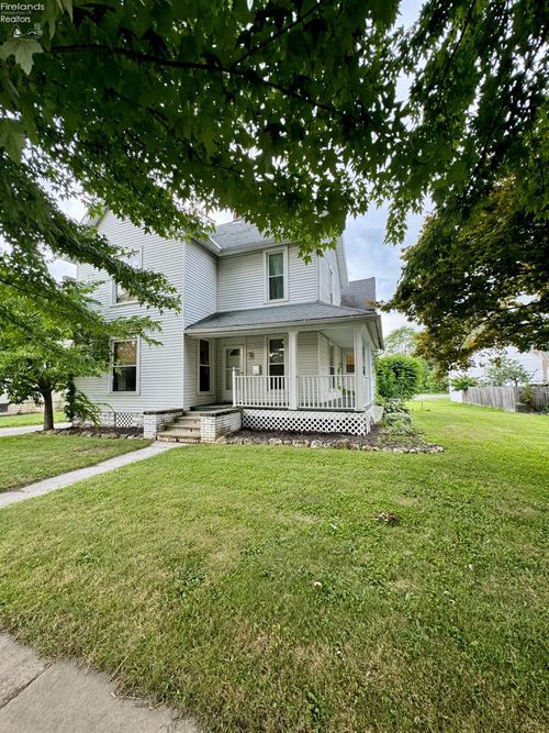 723 N Union St, Fostoria, OH, 44830-2161 | Card Image