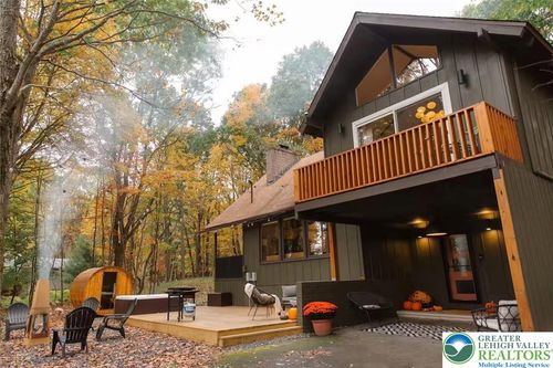 1242 Shadblow Rd, Pocono Summit, PA, 18346-7735 | Card Image