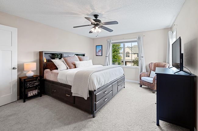 Oversized primary bedroom with walk-in closet and ensuite. | Image 17