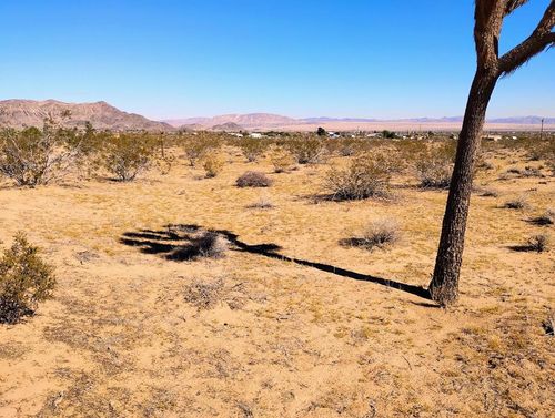 565 N Inez Ave, Landers, CA, 92285-3180 | Card Image