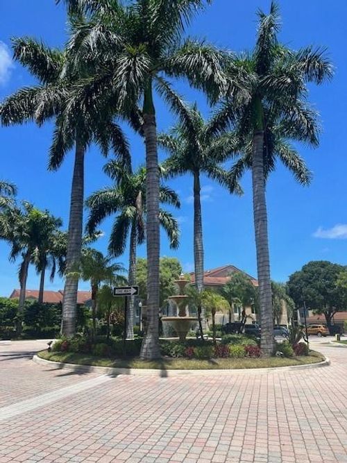 201-201 Villa Cir, Boynton Beach, FL, 33435-8905 | Card Image