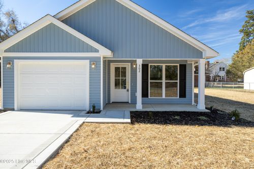 302 S West St, Roseboro, NC, 28382-9403 | Card Image