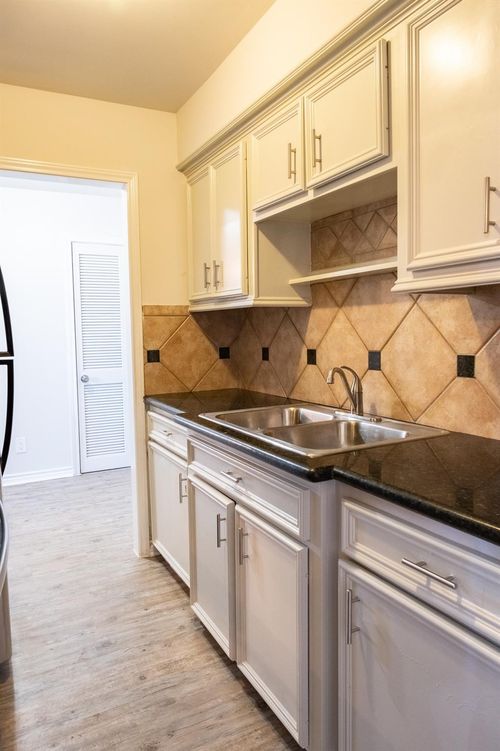 apt-3-2801 Carrolton St, Houston, TX, 77023-5252 | Card Image