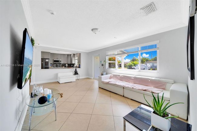 0 - 1360 W 4 Th Ln, House other with 3 bedrooms, 3 bathrooms and null parking in Hialeah FL | Image 6