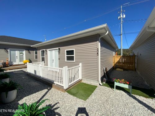 325 7th St, Rocky Top, TN, 37769-4001 | Card Image